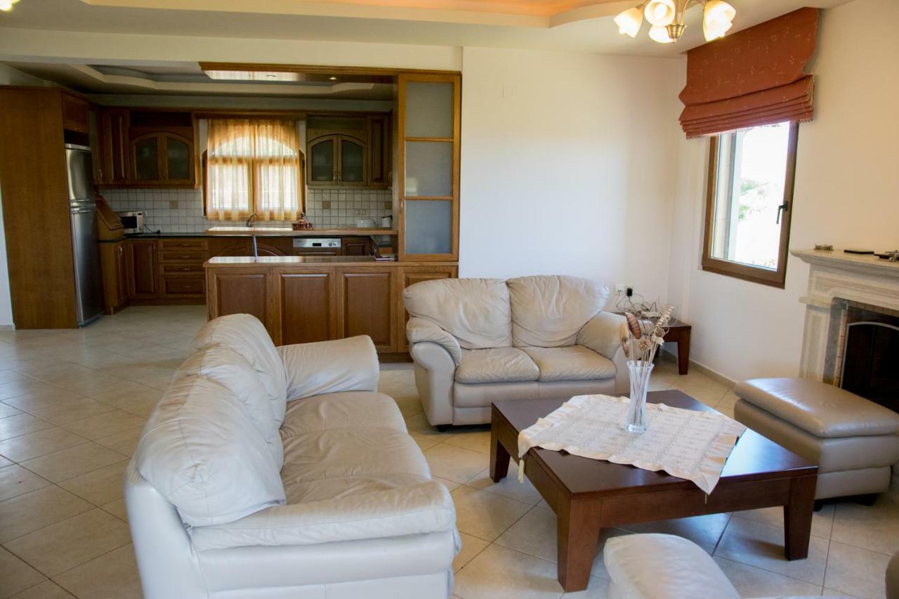 Villa Tinadora Agia Triada エクステリア 写真